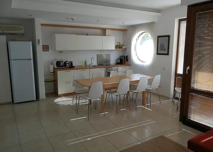 Wonderful Family With Sea View Villa *
